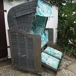 Hébergement de vacances Reetdachhaus In Nordseenaehe Mit Grossem Garten Krempel