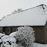 Reetdachhaus In Nordseenaehe Mit Grossem Garten *